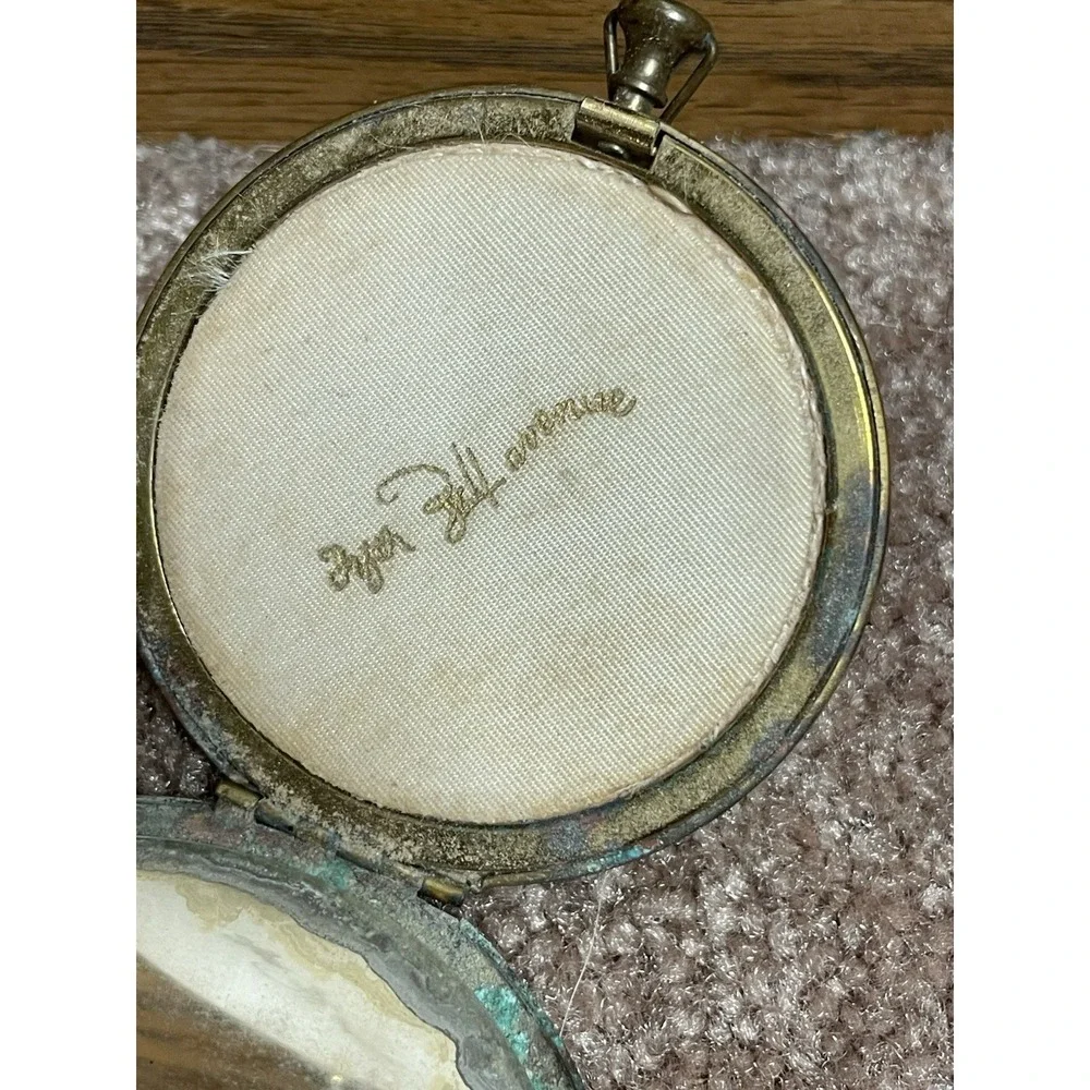 Zell Fifth Avenue Compact Powder Vintage Brass Push Button Filigree Design